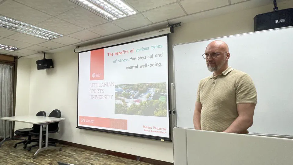 Attending Professor Marius Brazaitis’ lecture on “The Benefits of Various Types of Stress for Physical and Mental Well-being”